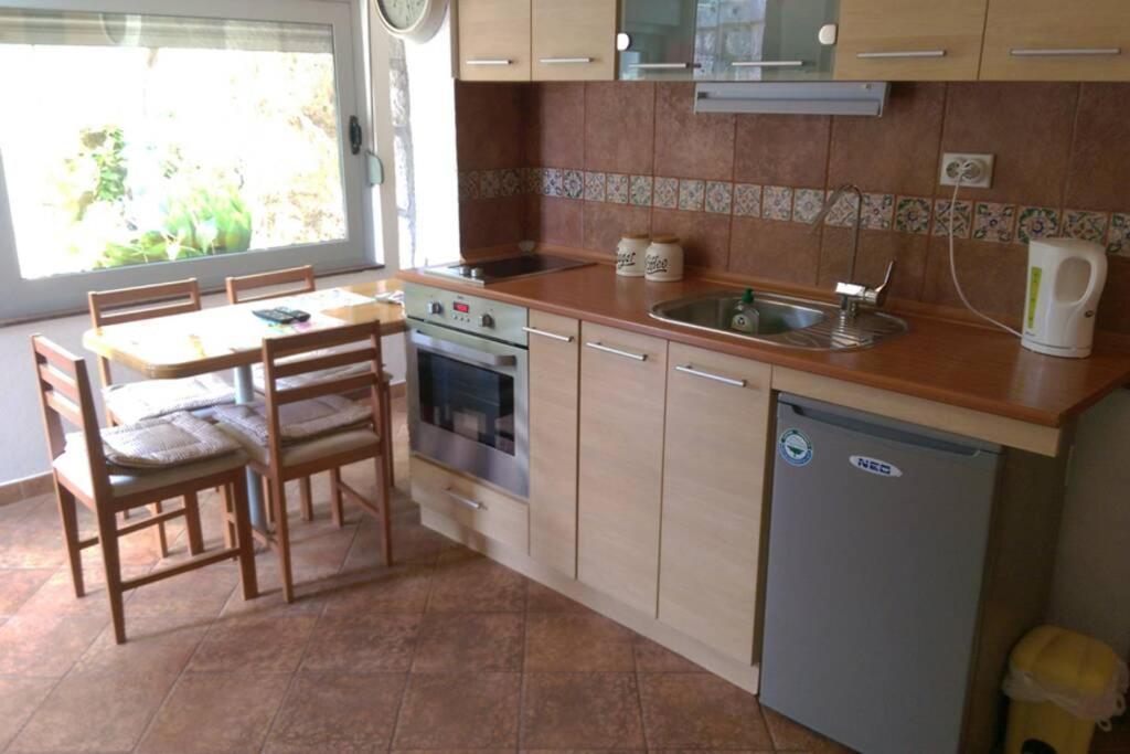 Garden Apartment- Near Sea 2 Доброта Экстерьер фото